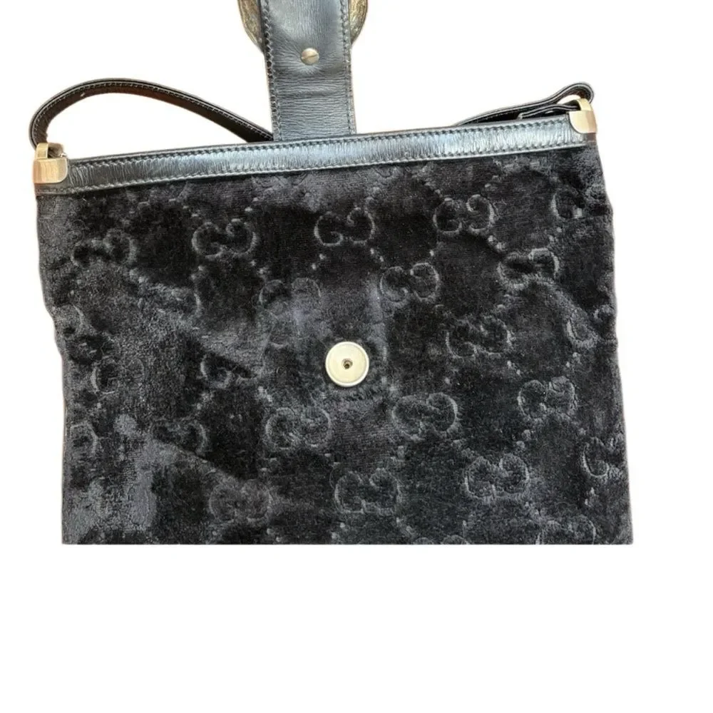 Gucci Rare Black Shoulder Bag with Gold Accent - Picture 10 of 15